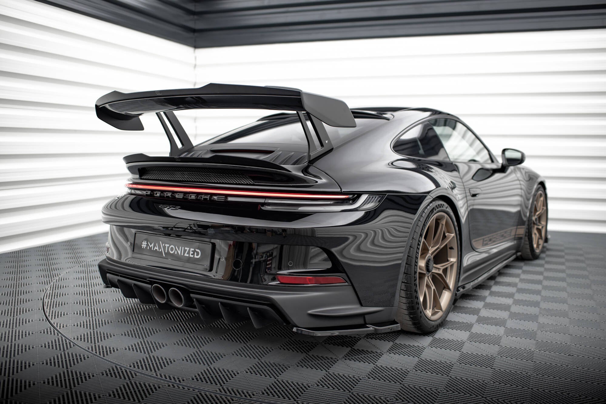 Porsche 911 (992) GT3 Rear Side Splitters — vehicle view