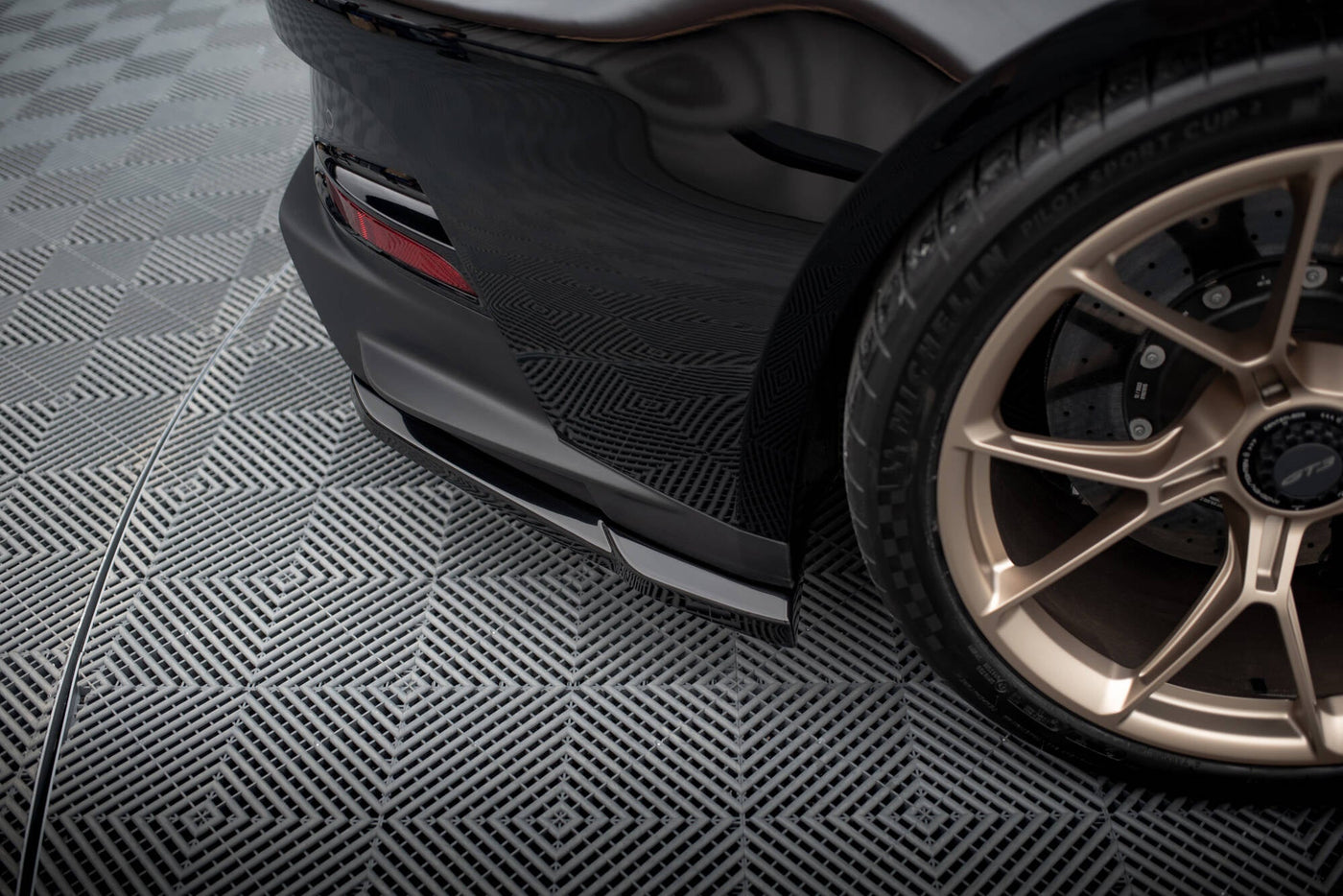 Porsche 911 (992) GT3 Rear Side Splitters — vehicle view