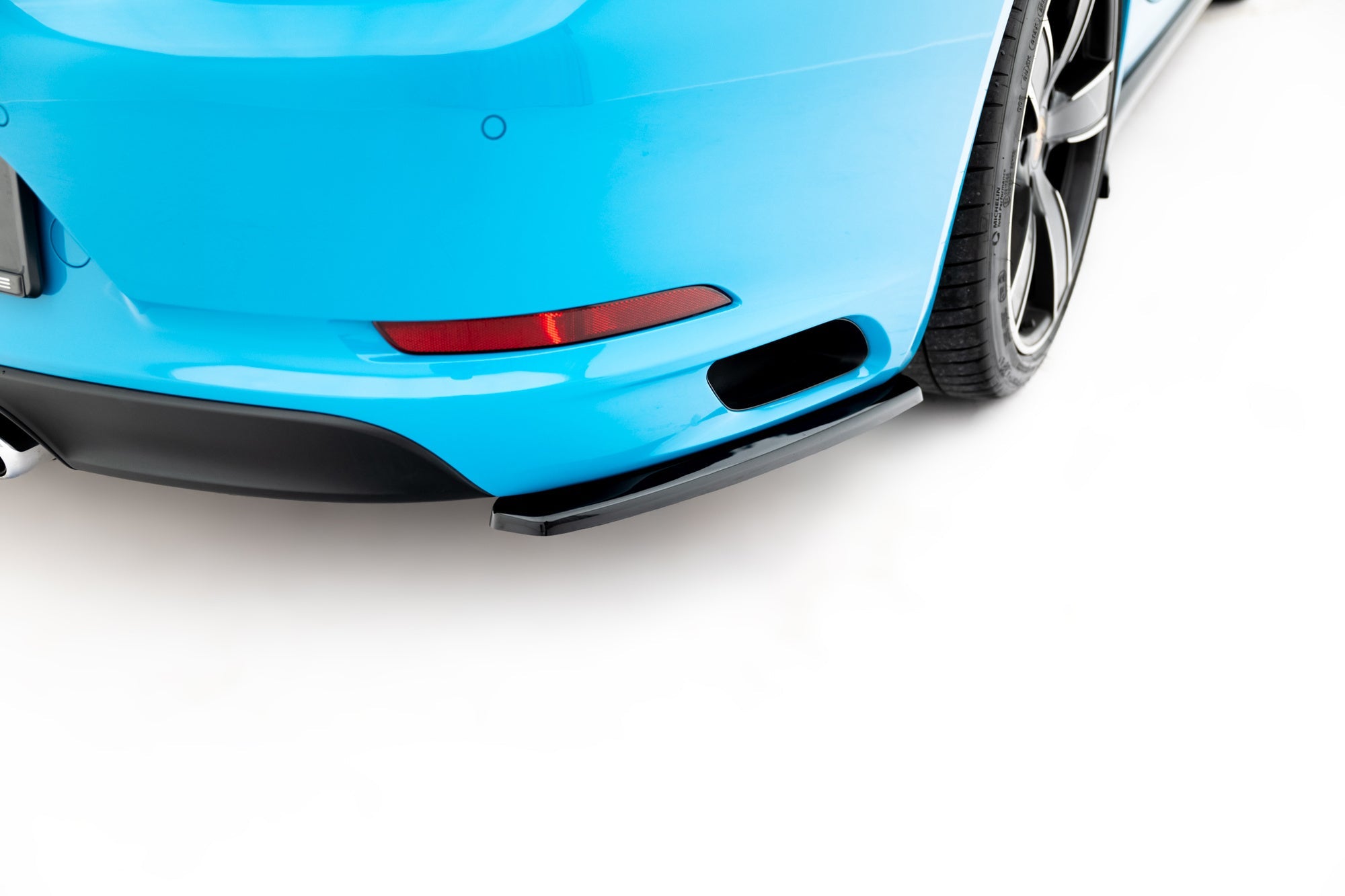 Porsche 911 (991.2) Carrera Rear Side Splitters — vehicle view