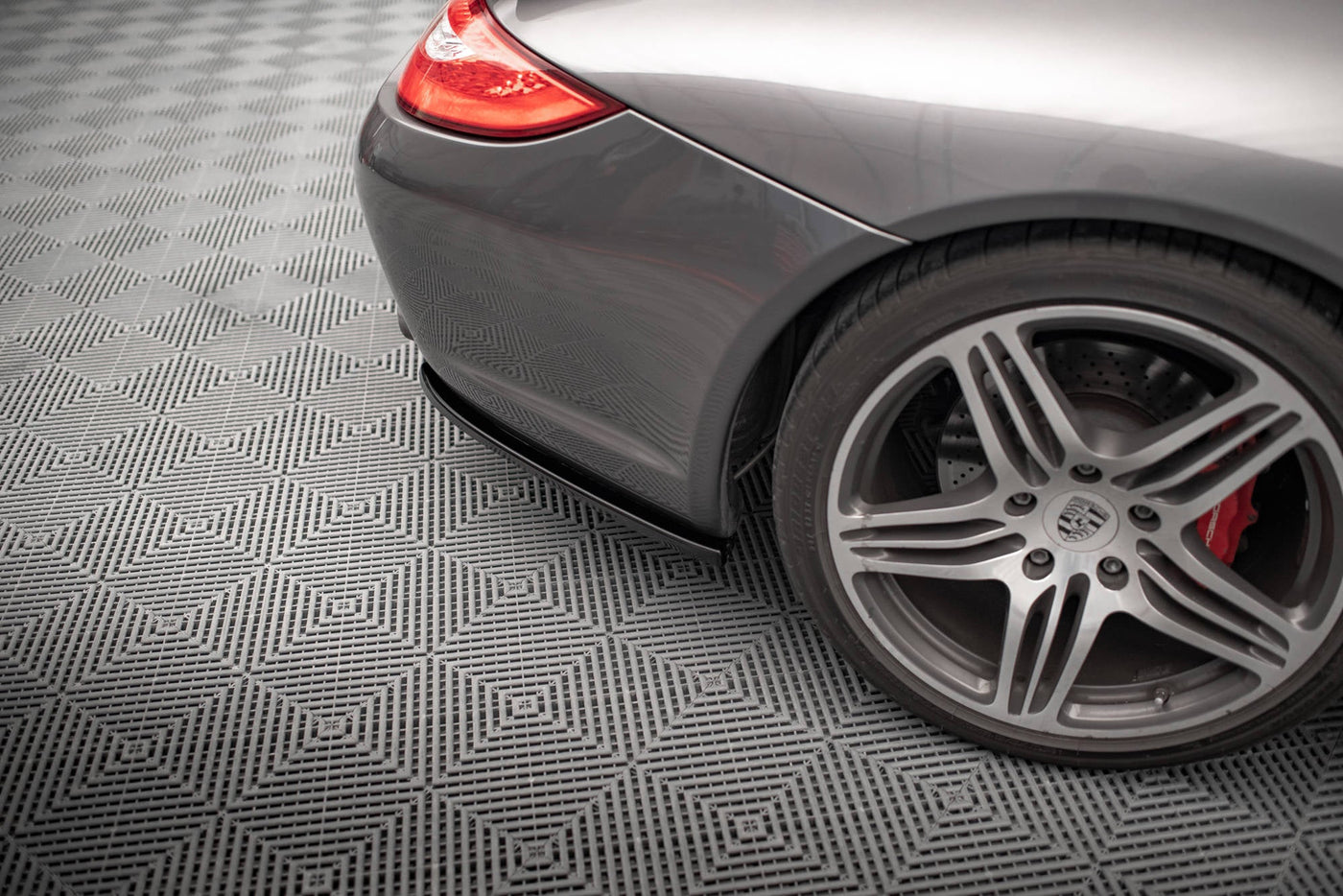 Porsche 911 (997.2) Carrera / GTS Rear Side Splitters — vehicle view