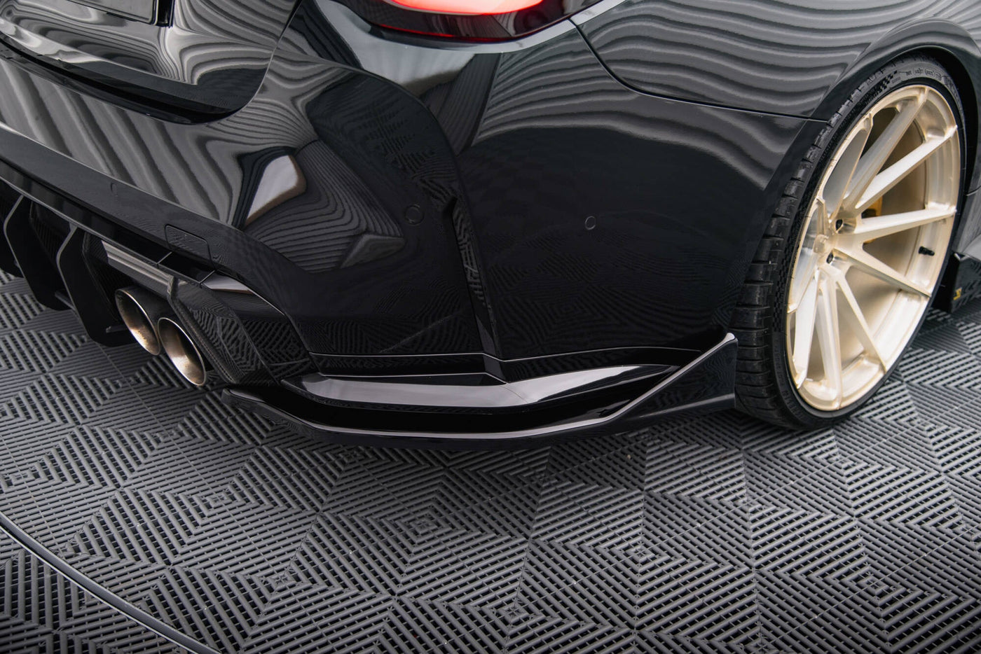 BMW M4 (G82) Rear Side Splitters V4 — vehicle view