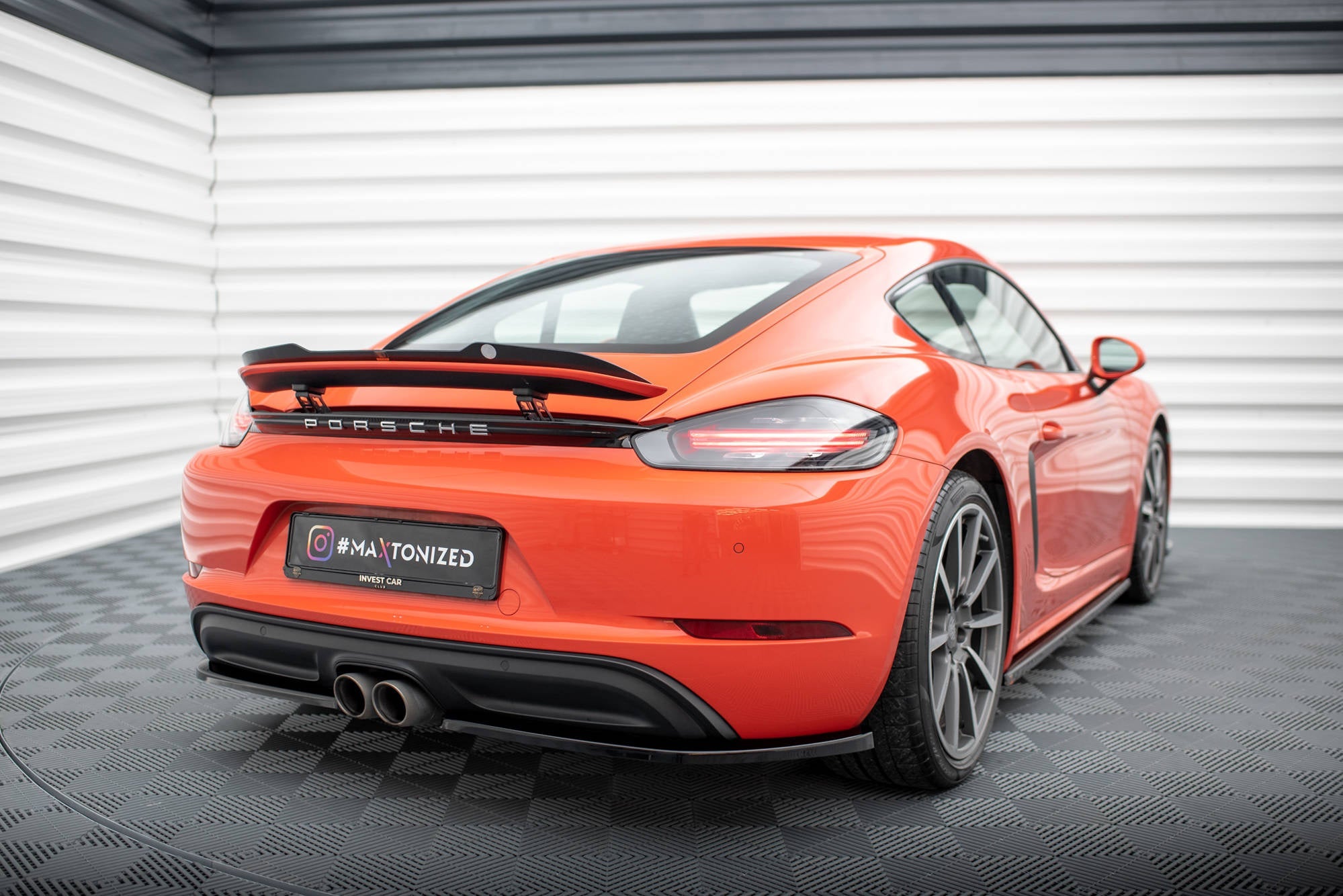 Porsche 718 Cayman Spoiler Cap — vehicle view