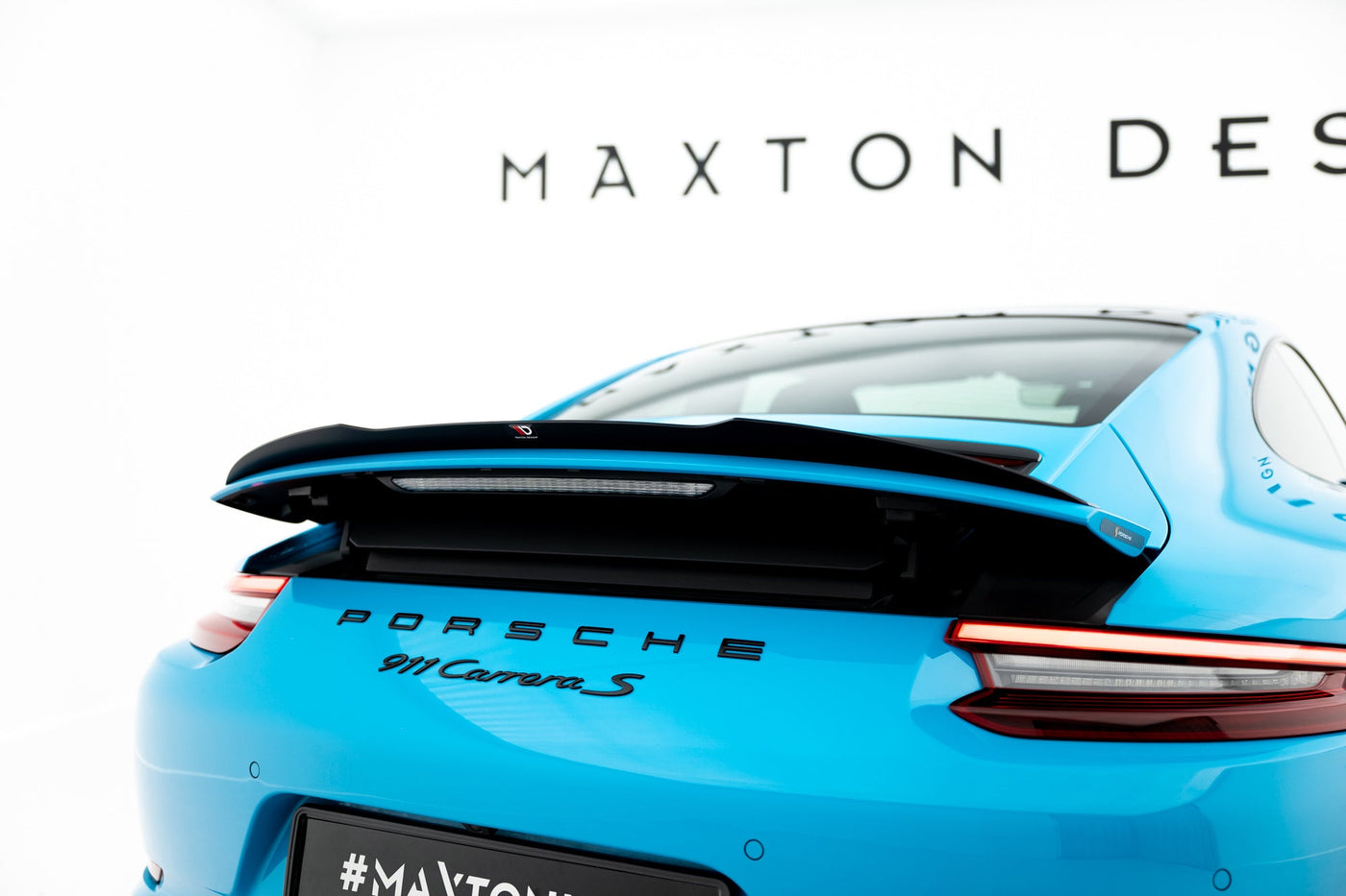 Porsche 911 (991.2) Carrera Spoiler Cap — vehicle view