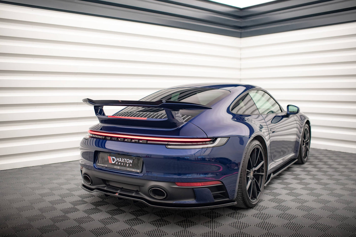 Porsche 911 (992) Carrera Aero Spoiler Cap — vehicle view