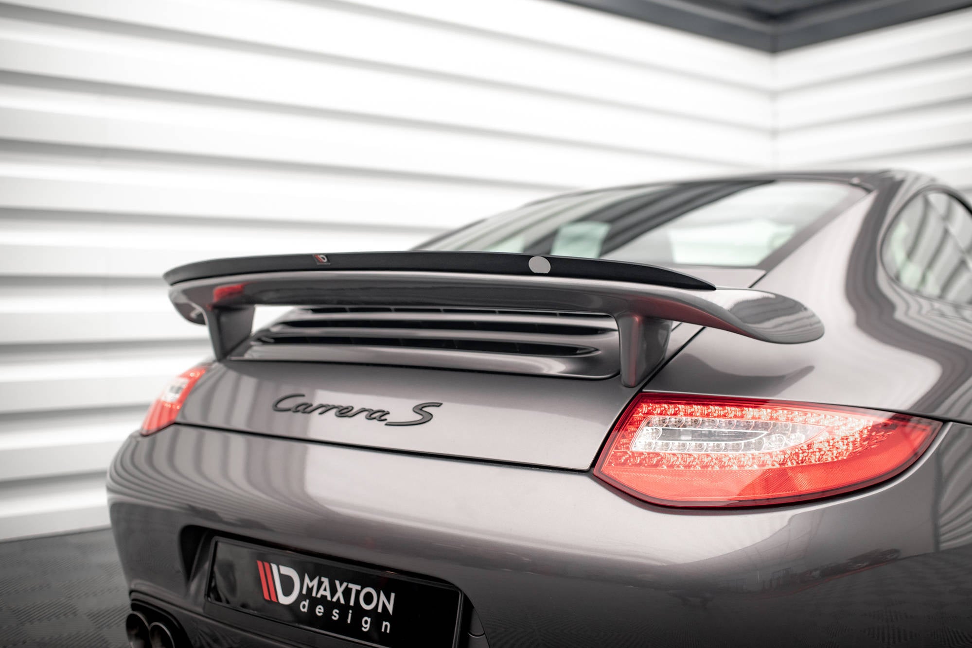Porsche 911 (997.2) Carrera / GTS Spoiler Cap — vehicle view