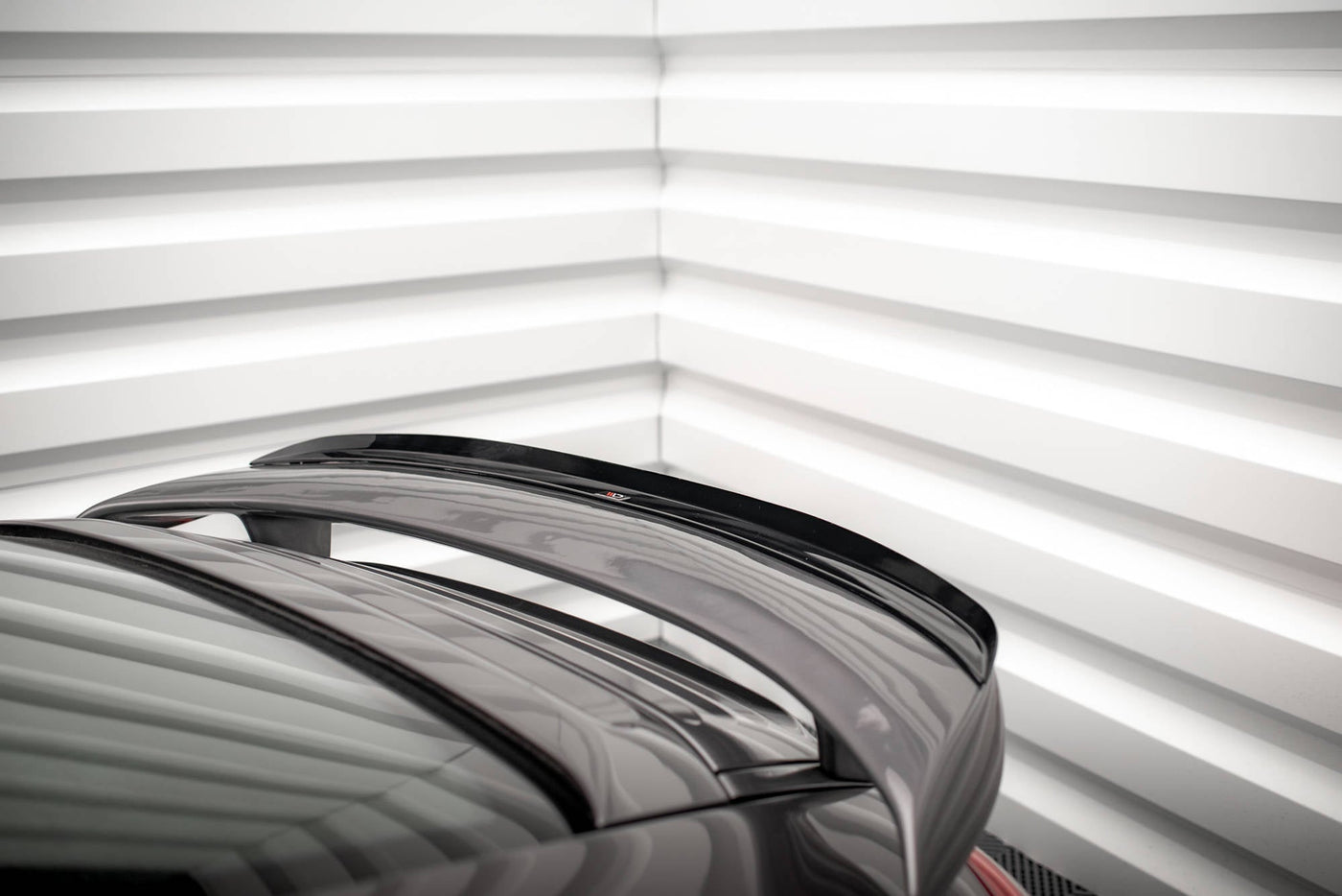 Porsche 911 (997.2) Carrera / GTS Spoiler Cap — vehicle view