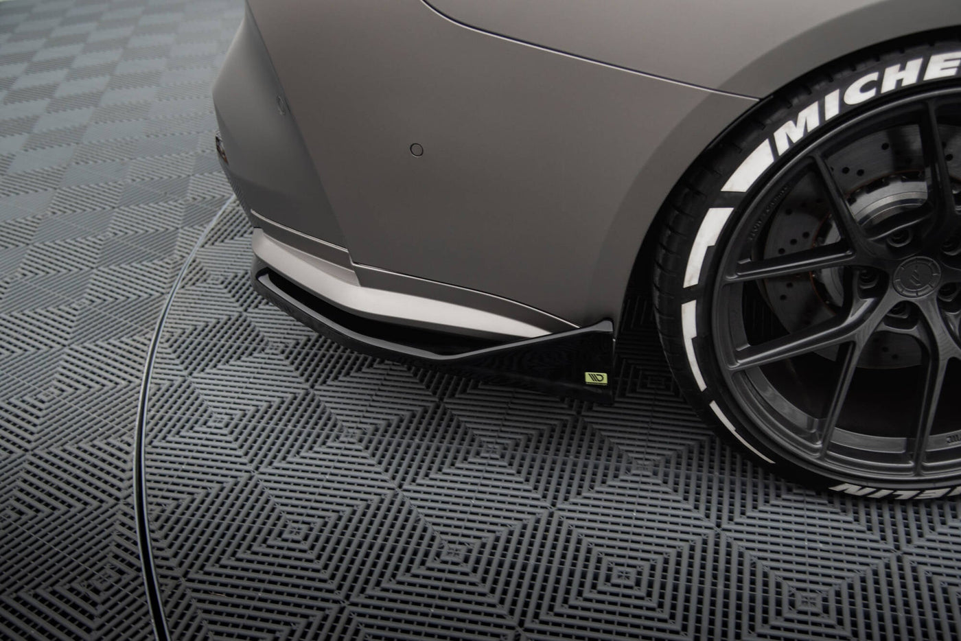 BMW M4 (G82) Full Splitter Set — vehicle view