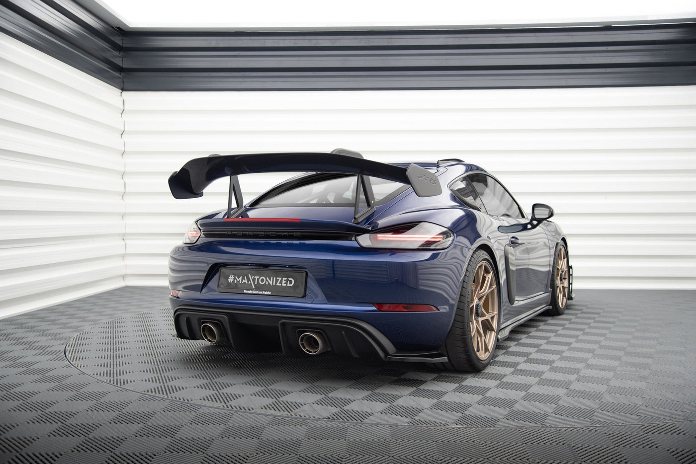 Porsche 718 Cayman GT4 RS Full Splitter Set — vehicle view
