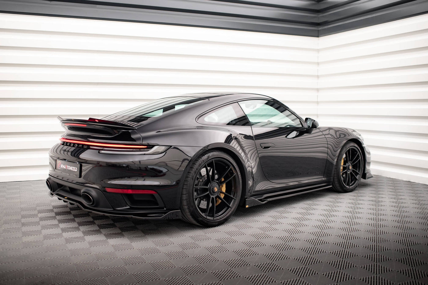Porsche 911 (992) Turbo S Full Splitter Set — vehicle view