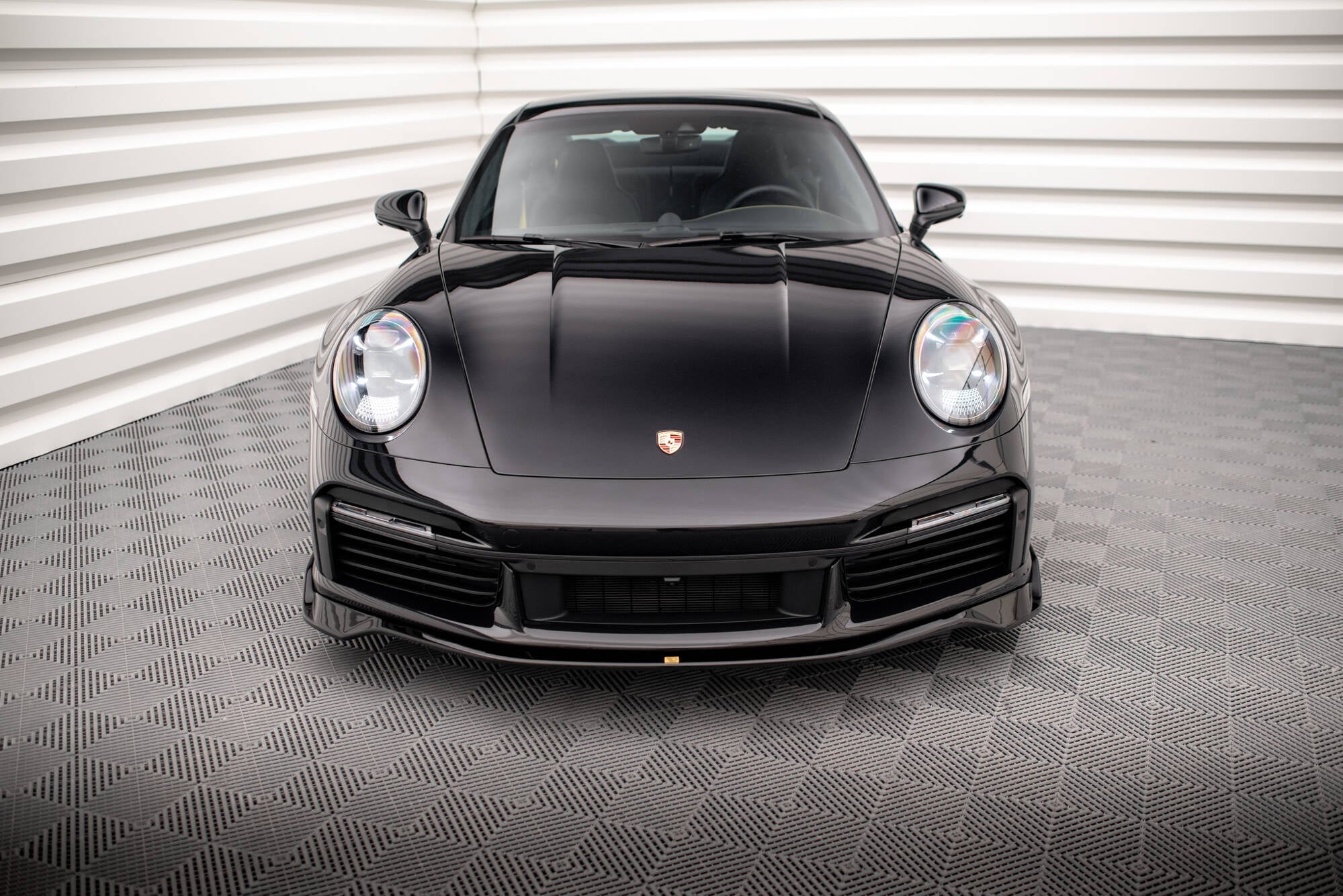 Porsche 911 (992) Turbo S Full Splitter Set — vehicle view